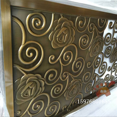 铝板雕花镀铜屏风产品实物拍摄图